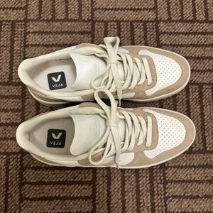 Veja V10 sneakers
